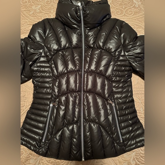 NWOT Women’s Black Puffer Jacket - Medium - Picture 8 of 11